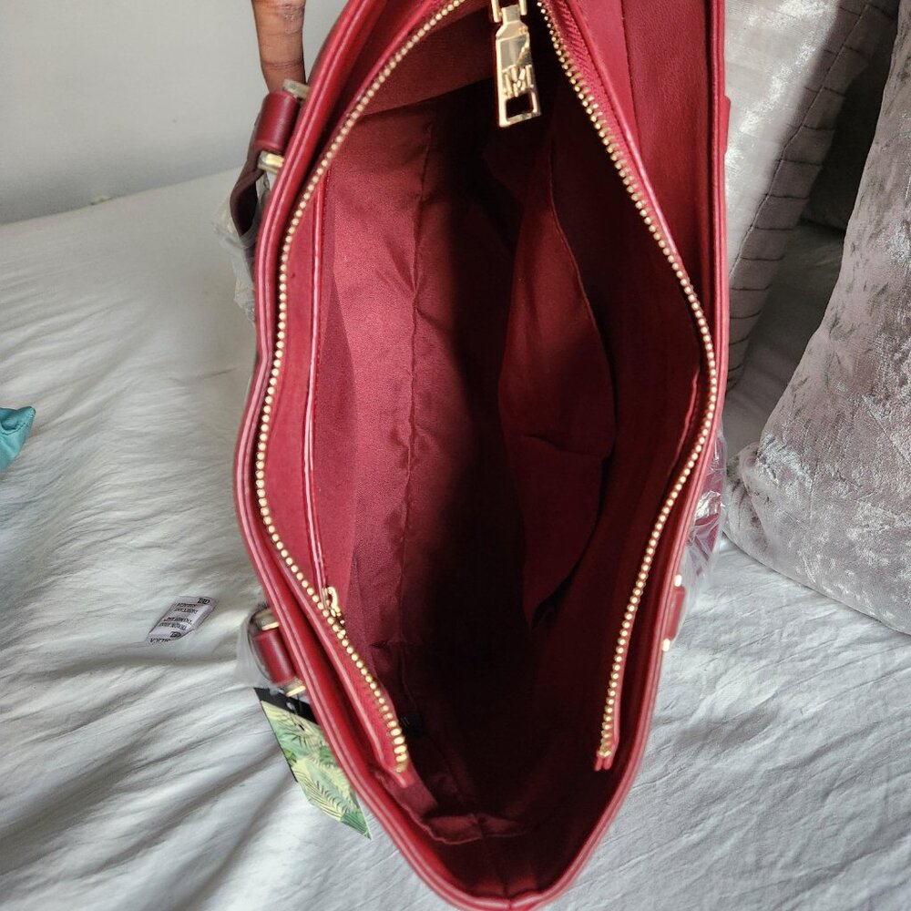 Badgley Mischka Wine Tote 4PC Set W/Slip Pocket in Front, Detachable Strap - Picture 8 of 12